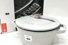 Staub ストウブ ツイストココット ラウンド カンパーニュ20cm 開封済/未使用品 買取致しました。