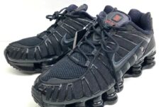 NIKE ナイキ WMNS SHOX TL AR3566-002 27.5cm ブラック ＊未使用品 買取致しました。