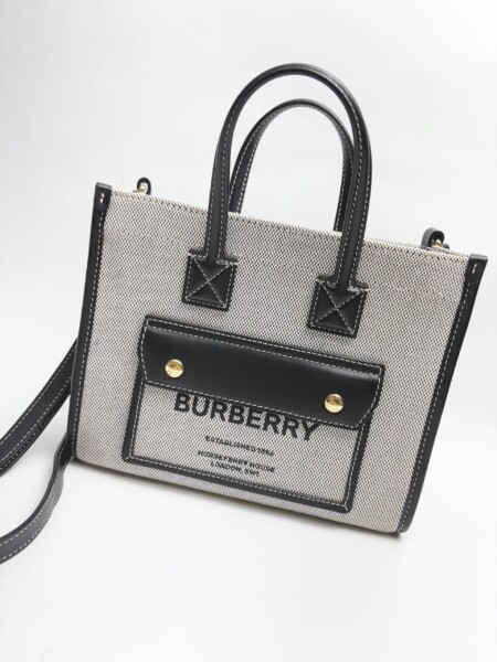 BURBERRY バーバリー ミニフレヤ トートバッグ  買取致しました。