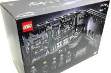 LEGO レゴ バットマン リターンズ Batcave-Shadow Box 76252 バットケイブ シャドーボックス 3,981pce 18+