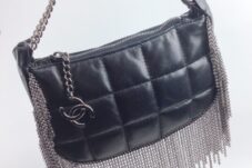 CHANEL ラムスキン チョコバー メタルフリンジ ハンドバッグ A20454 買取致しました。