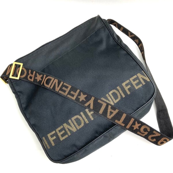 FENDI S.A.S ロゴライン メッセンジャーバッグ 26341 買取致しました。