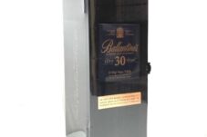 Ballantine’s バランタイン 30年 BLENDED SCOTCH  WHISKY スコッチ ウイスキー 700ml   木箱入 買取致しました。