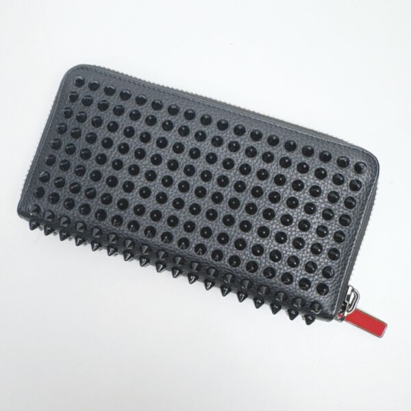 Christian Louboutin パネトート スパイクウォレット 買取致しました。