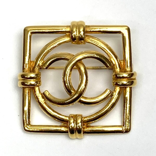 CHANEL シャネル ココマーク スクエア ブローチ GP ゴールド 29刻印 買取致しました。アンティークって??