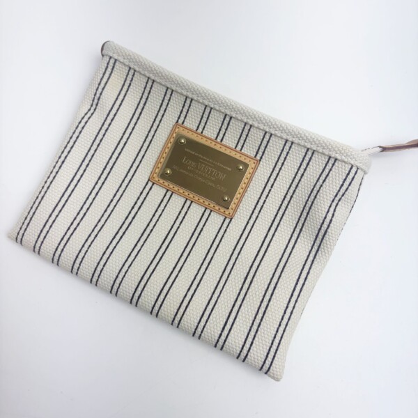 LOUIS VUITTON アンティグア ポシェットプラット買取致しました。
