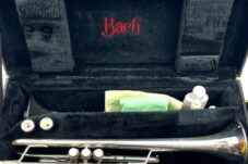 Vincent Bach ヴィンセント・バック Stradivarius Model.37 トランペット 本体 ケース他付属 買取致しました。